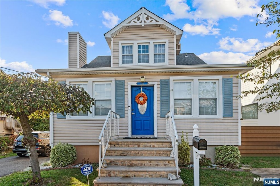 1041 Stonewall Ln, Secaucus, NJ 07094 - photo 1