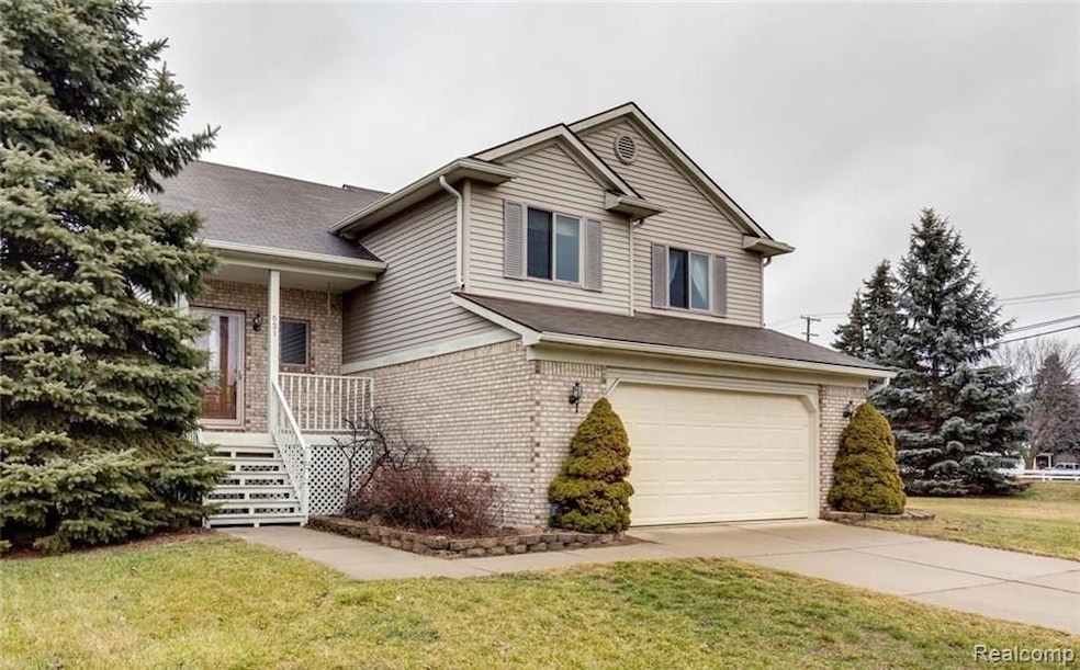 631 Tyler Ln, Canton, MI 48188 - photo 1