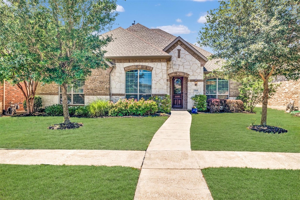 View of front of house featuring a front yard