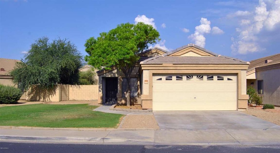 Beautiful Front Yard Curb Appeal!