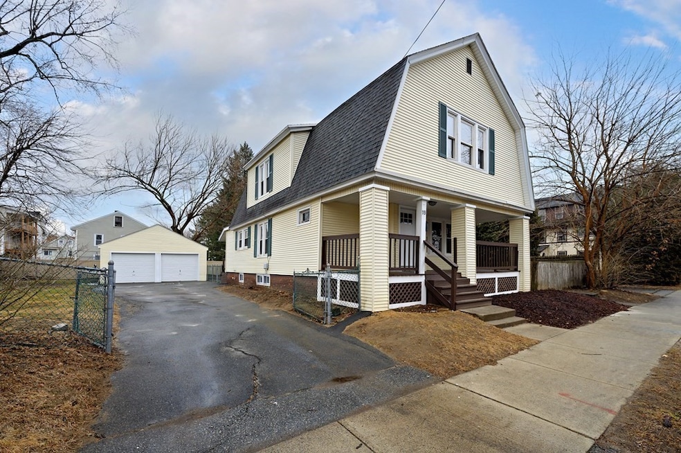 19 Lathrop St, West Springfield, MA 01089 - photo 1