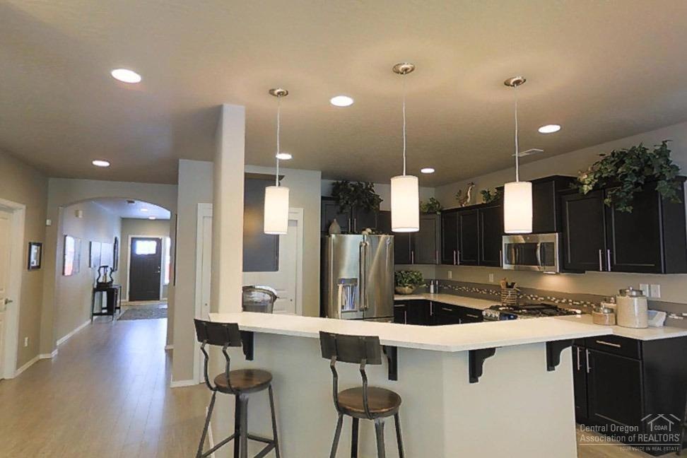 2462 NW Hemlock Way, Redmond, OR 97756 - photo 1