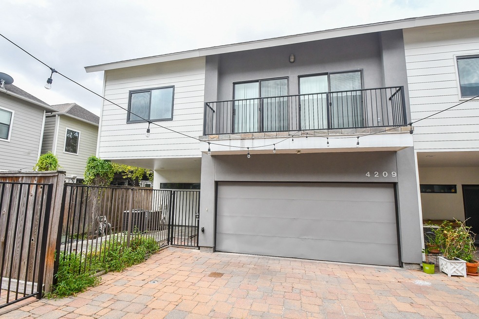 4209 Eigel St, Houston, TX 77007 - photo 1