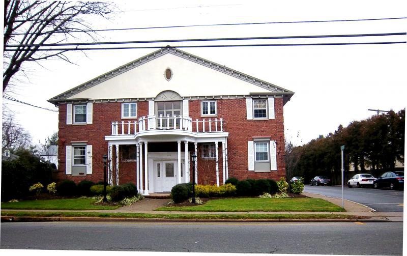 206 Main St Unit 15 2nd Fl unit 15, Millburn Twp., NJ 07041 - photo 1