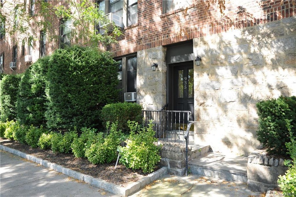 935 Palmer Rd unit R, Bronxville, NY 10708 - photo 1