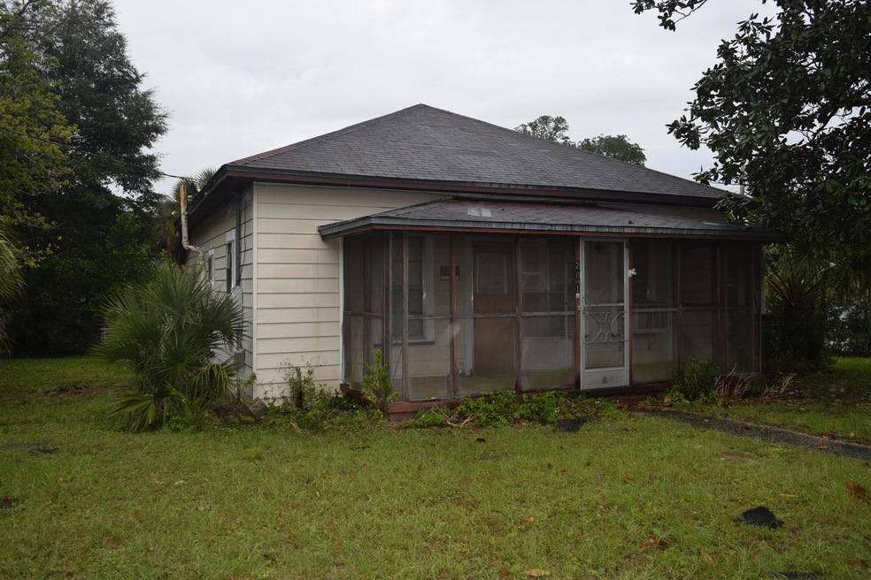 FRONT OF THE HOUSE