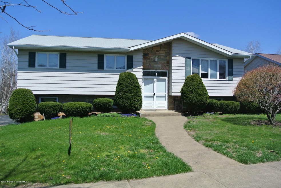 605 Shirley Ln, Dunmore, PA 18512 - photo 1