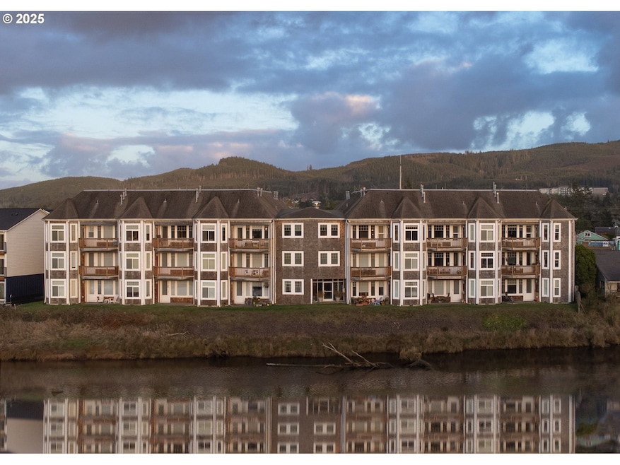 1108 S Holladay Dr unit 14, Seaside, OR 97138 - photo 1