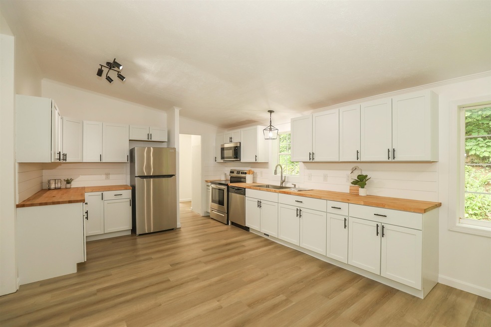 676 2nd Nh Turnpike, Claremont, NH 03743 - photo 1