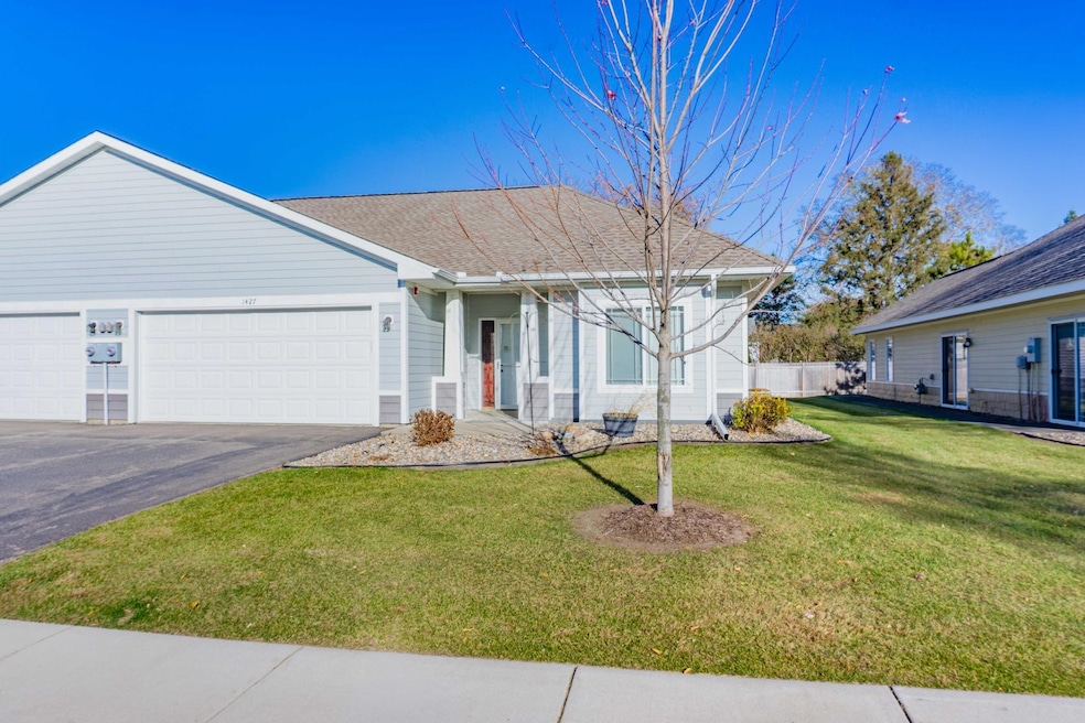 1427 Ravoux Ln, Chaska, MN 55318 - photo 1