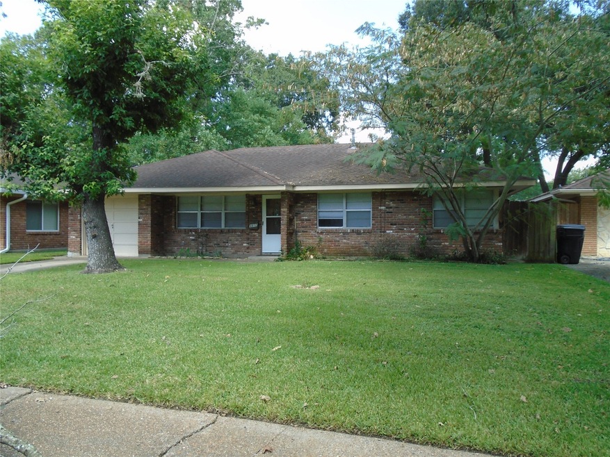 4610 De Lange Ln, Houston, TX 77092 - photo 1