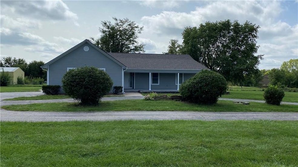 806 Sandpiper St, Raymore, MO 64083 - photo 1