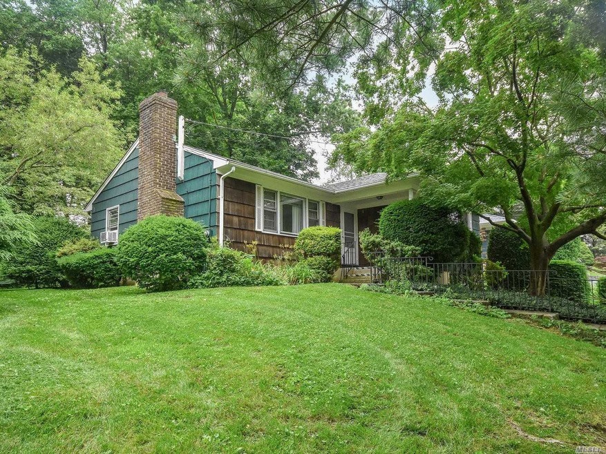 71 Glen Cove Dr, Glen Head, NY 11545 - photo 1