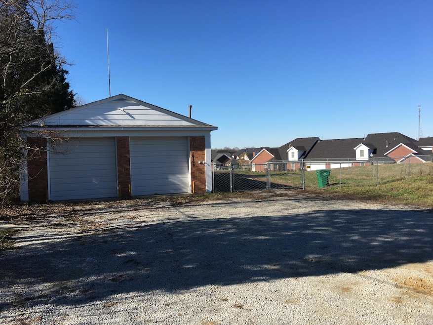 10100 Vista Hills Blvd, Louisville, KY 40291 - photo 1