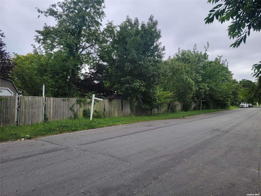 0 Feustal St unit KEY819559, Lindenhurst, NY 11757 - photo 1