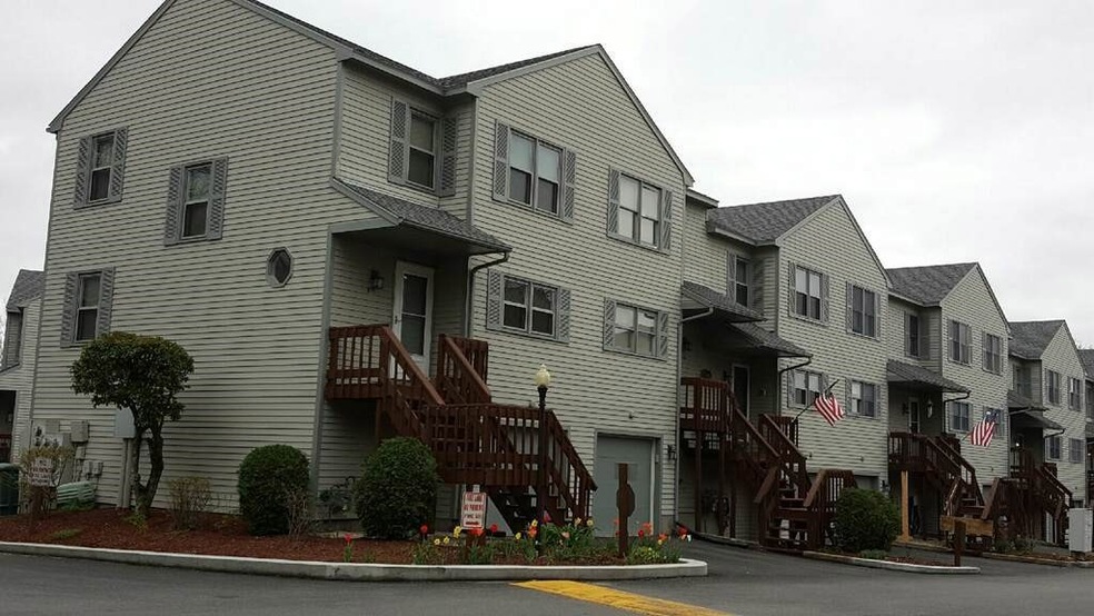 1603 Plainfield Pike unit H10, Johnston, RI 02919 - photo 1