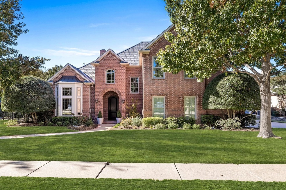 View of front of property featuring a front lawn