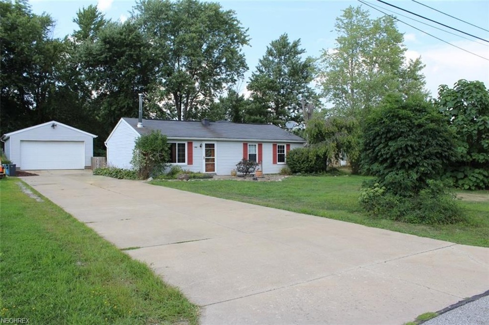 Welcome to 145 Hale Dr. in Streetsboro, OH. The lo