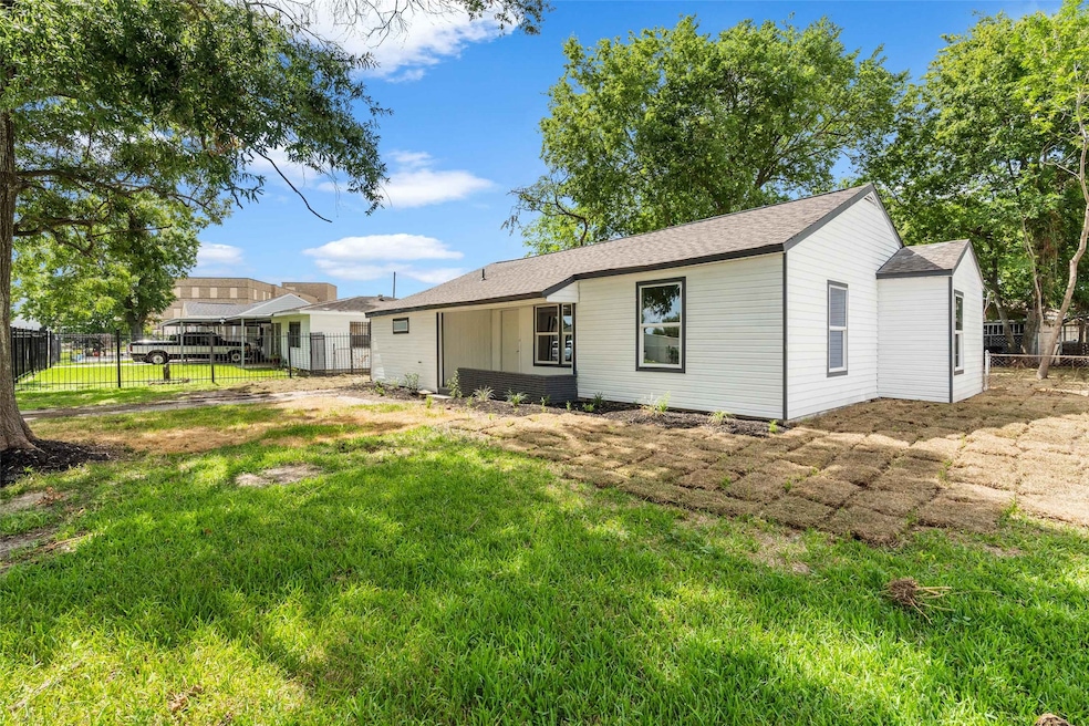 7419 Kingsley St, Houston, TX 77087 - photo 1