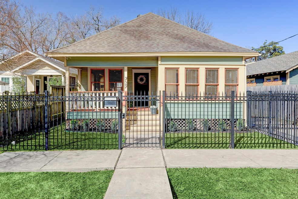 727 E 25th St, Houston, TX 77008 - photo 1