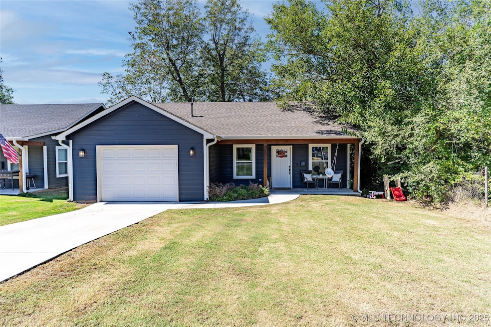 904 S Hickory St, Bristow, OK 74010 - photo 1