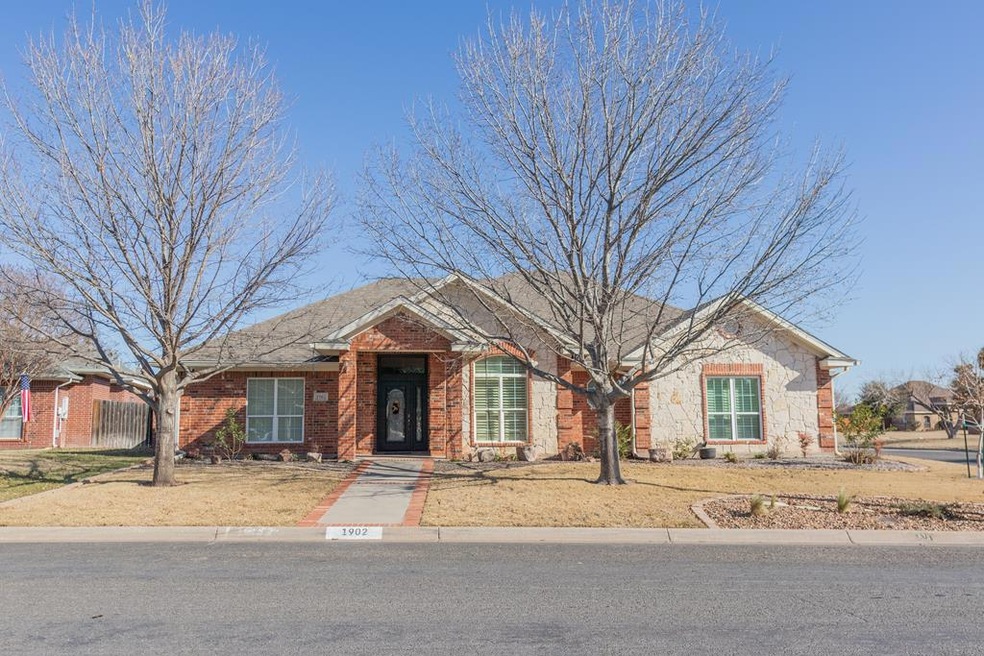 1902 Valleyview Dr, San Angelo, TX 76904 - photo 1