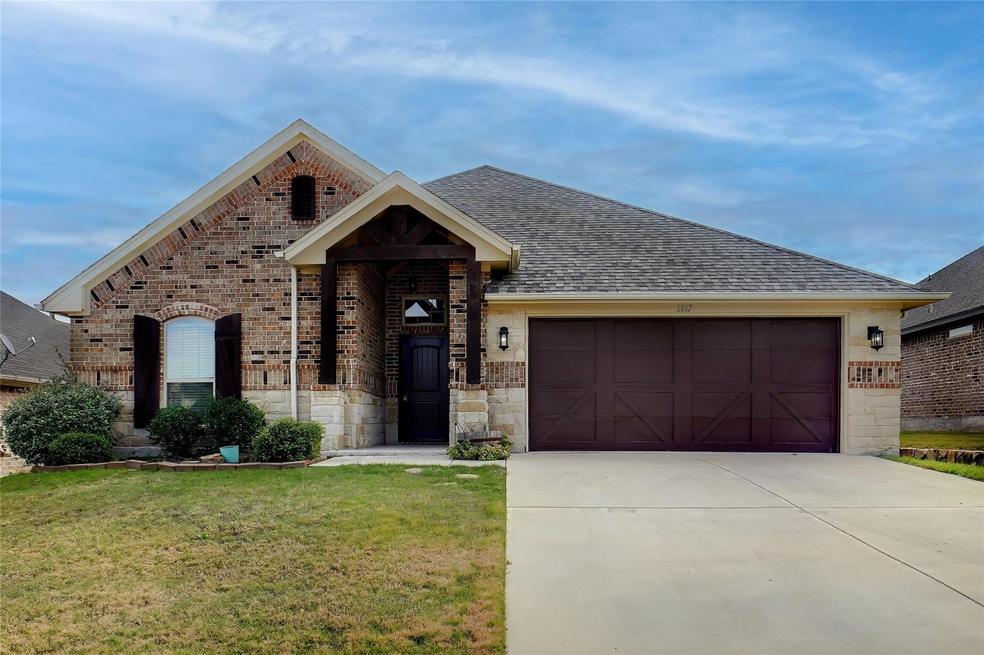 1917 Town Creek Cir, Weatherford, TX 76086 - photo 1
