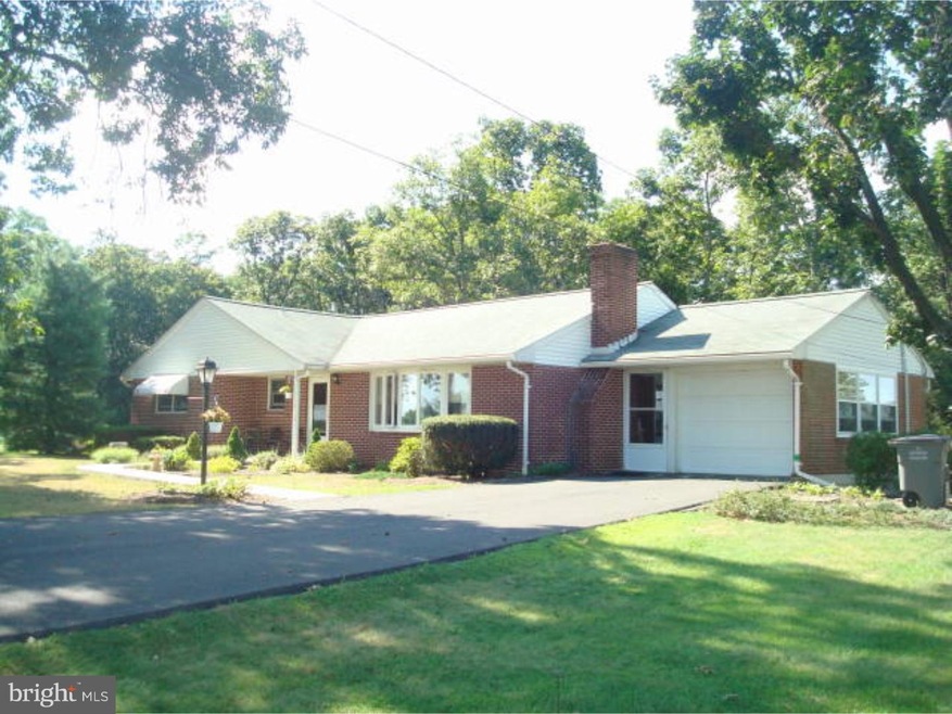 1348 W Campbell Rd, Green Lane, PA 18054 - photo 1