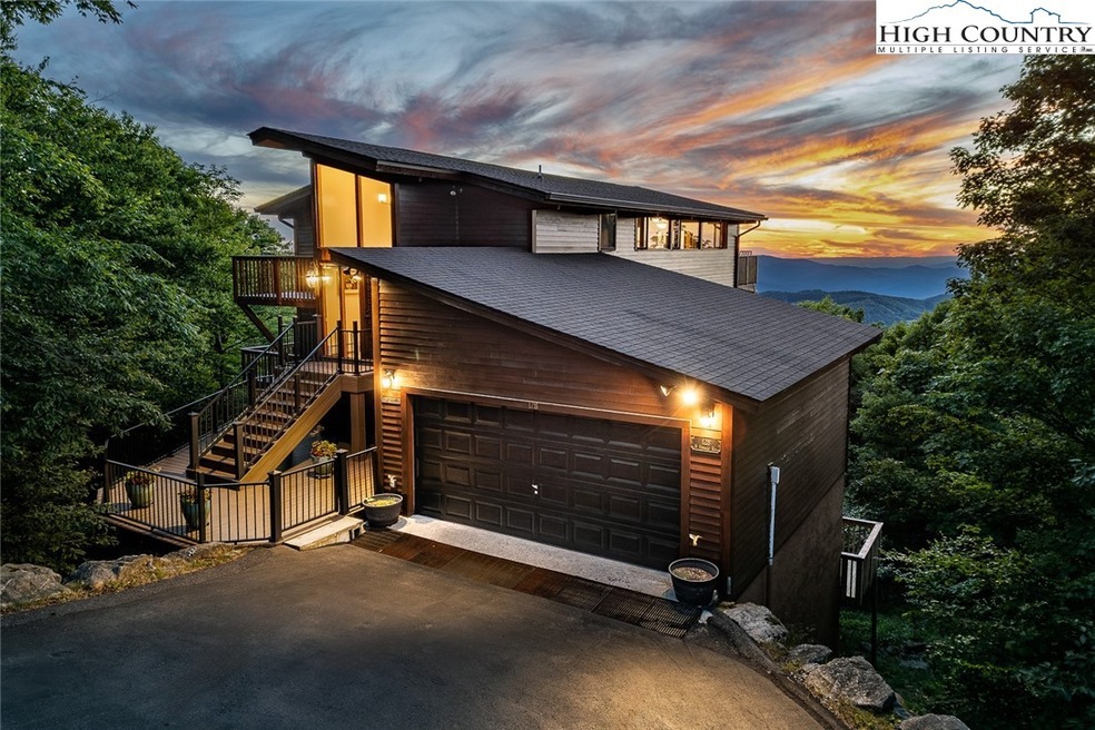 Stunning Deck House Design