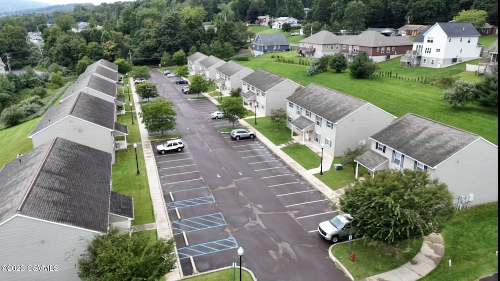 601 Honeysuckle Ln, Bloomsburg, PA 17815 - photo 1