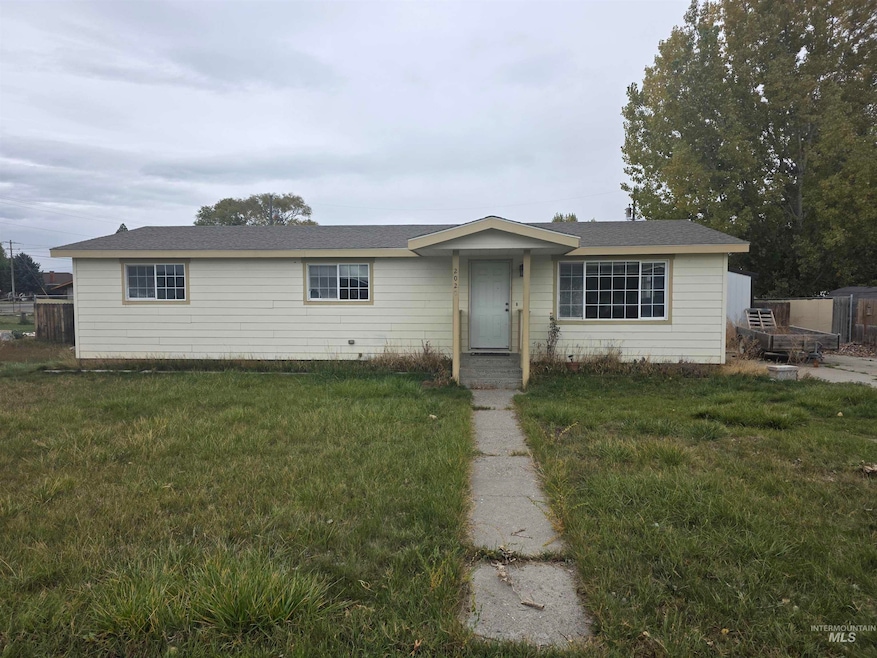 2020 I St, Heyburn, ID 83336 - photo 1