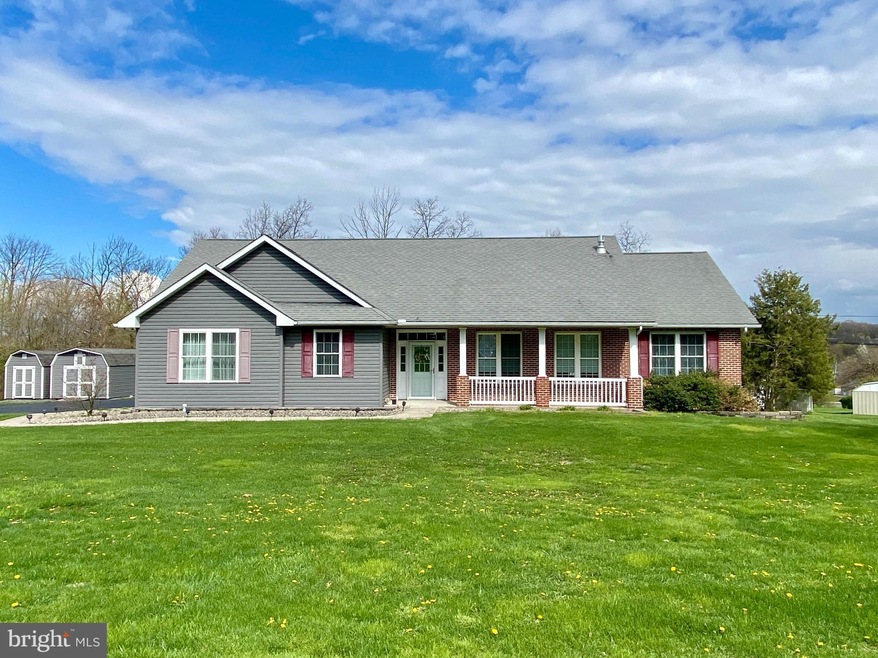 1458 Chestnut Grove Rd, Pottstown, PA 19464 - photo 1