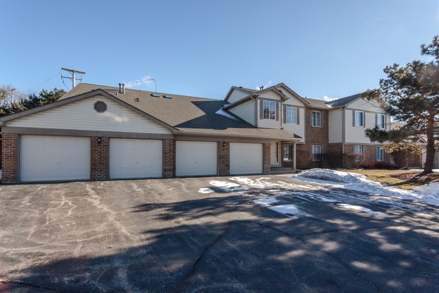 1513 Commodore Ct unit 4, Schaumburg, IL 60193 - photo 1