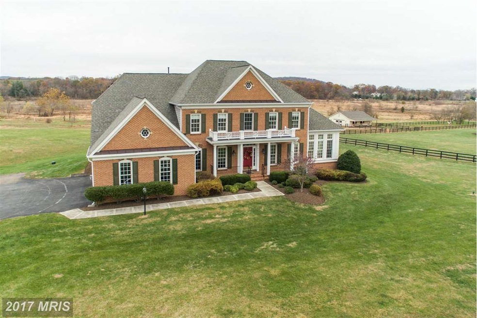 35526 Greyfriar Dr, Round Hill, VA 20141 - photo 1