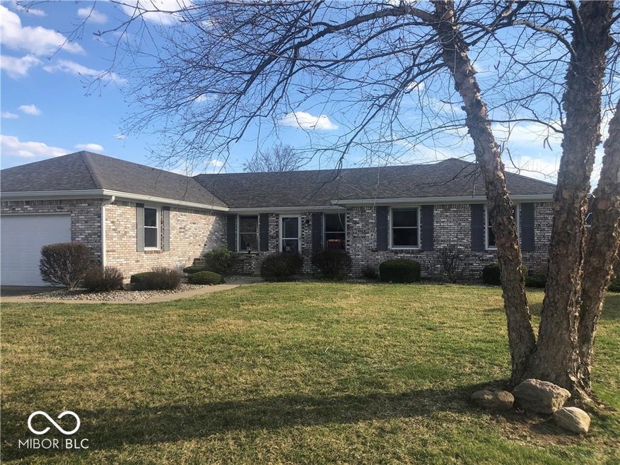 1045 Springway Dr, Shelbyville, IN 46176 - photo 1