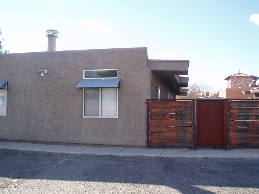 3065-3067 E Allen