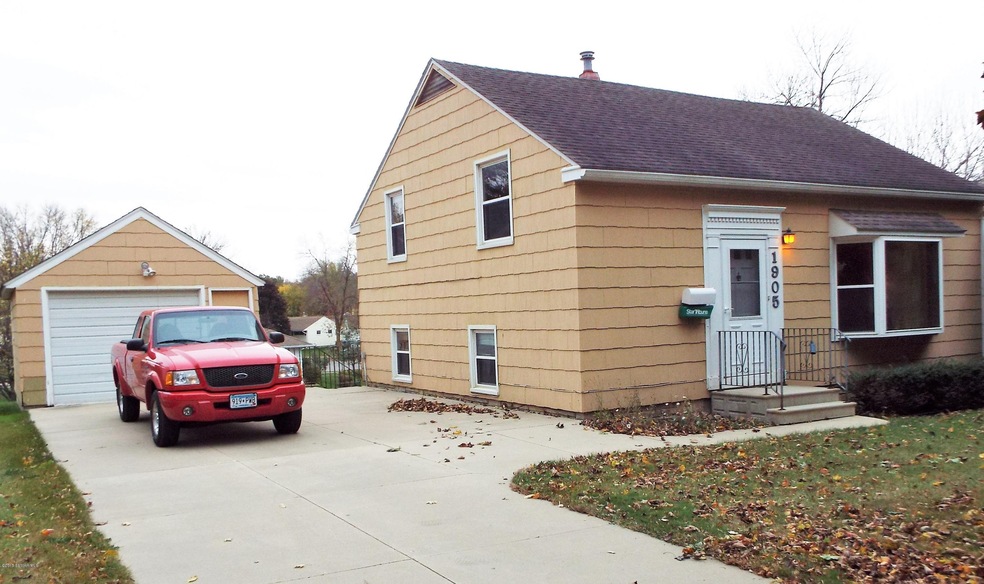 Plenty of space in this driveway!