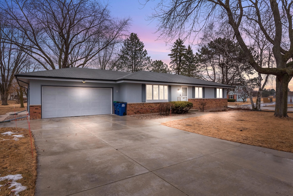 241 Manor Dr-23