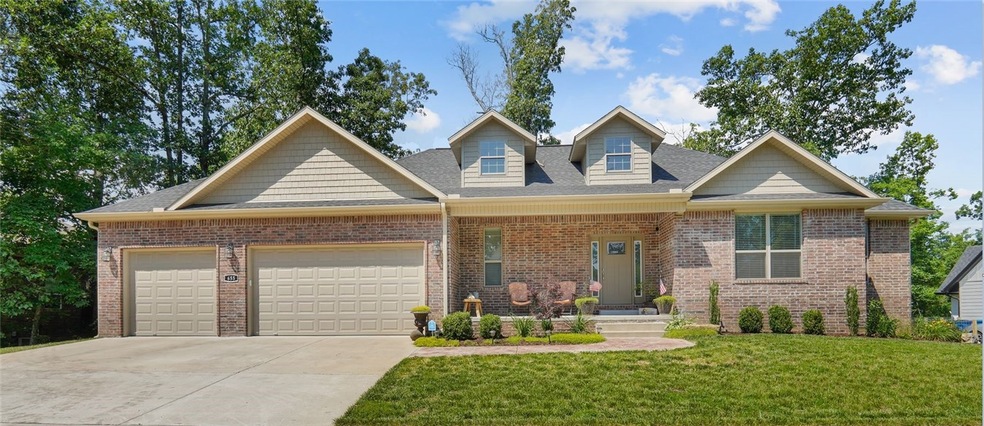 655 Willis Front Exterior