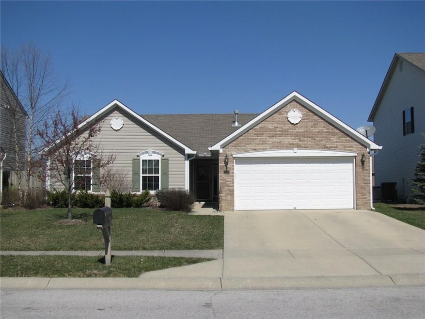 5774 Arlington Dr, Plainfield, IN 46168 - photo 1