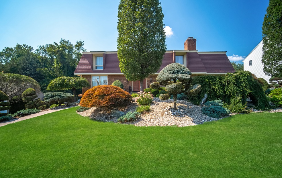 88 Old Common Rd, Wethersfield, CT 06109 - photo 1