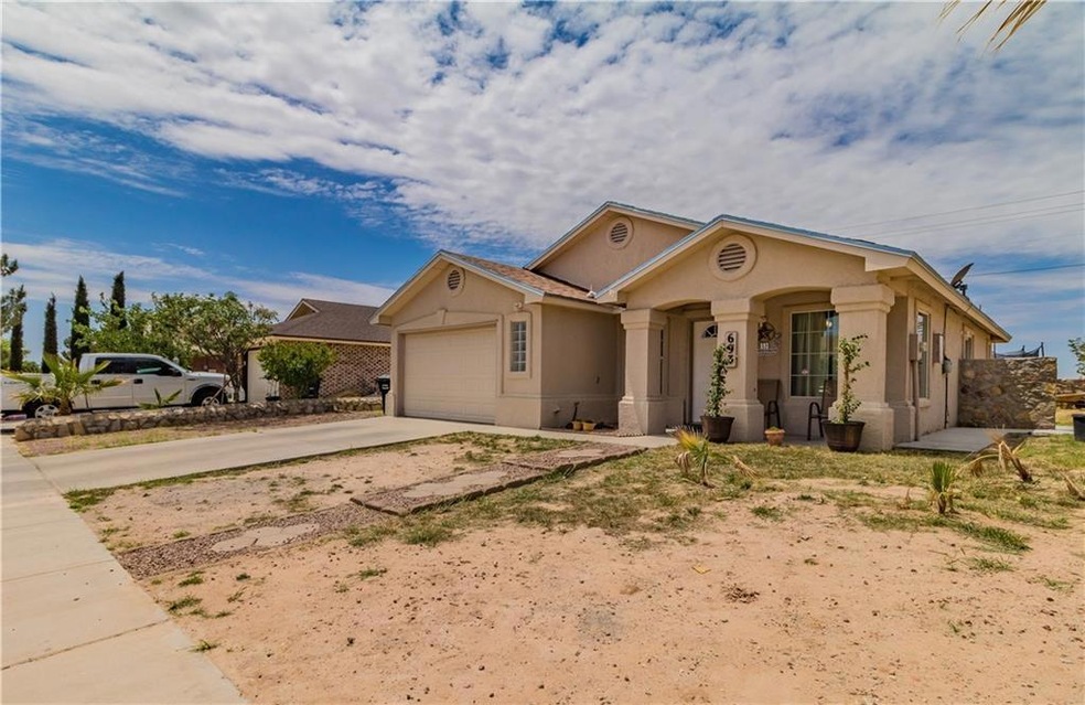 693 Desert Sage Dr, Horizon City, TX 79928 - photo 1