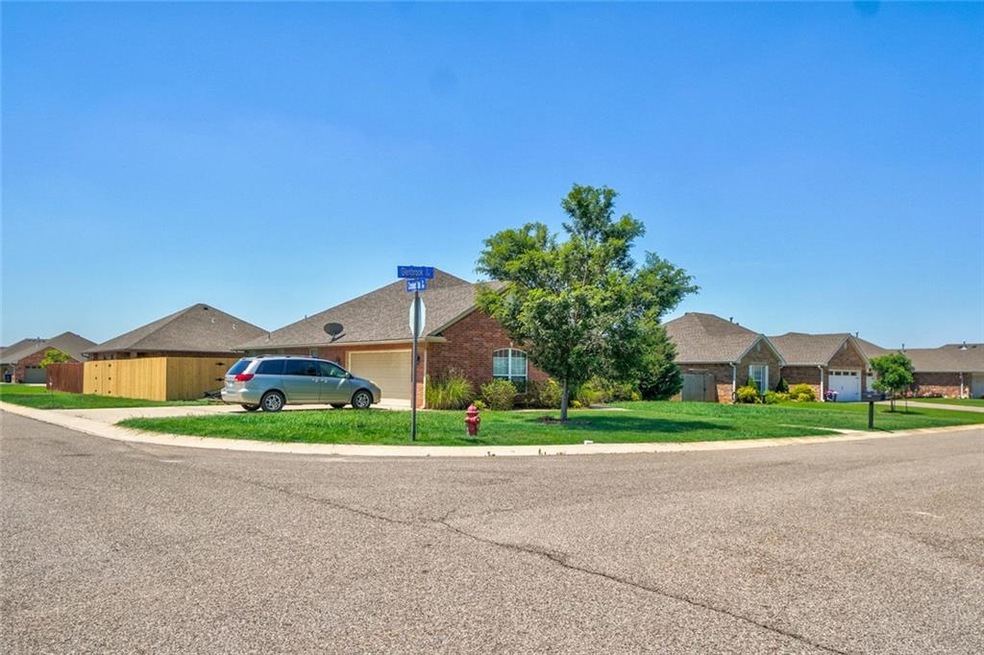 1951 Glenbrook Dr, Shawnee, OK 74804 - photo 1