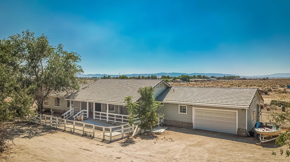 1401 60th St W, Rosamond, CA 93560 - photo 1