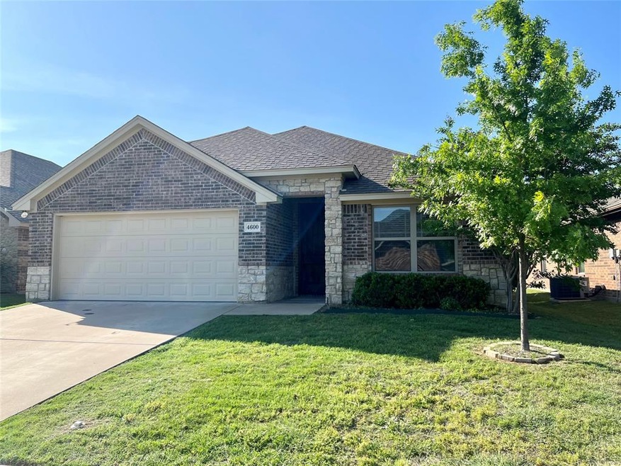 4600 Sapphire Ln, Granbury, TX 76049 - photo 1