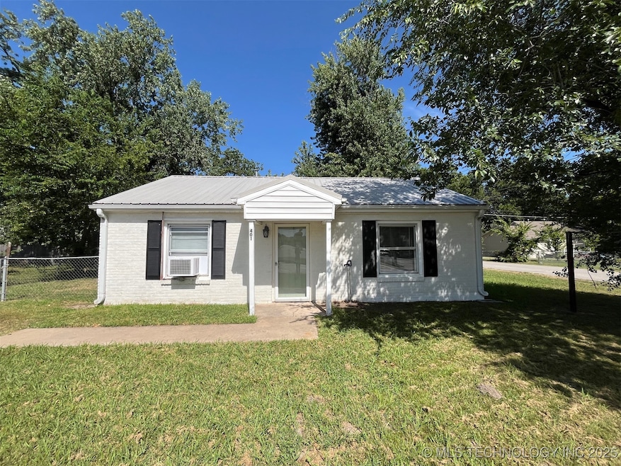 401 N Orphan St, Pryor, OK 74361 - photo 1