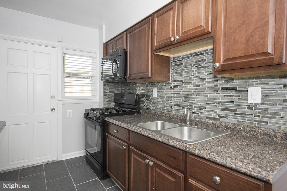 4426 Manorview Rd, Baltimore, MD 21229 - photo 1