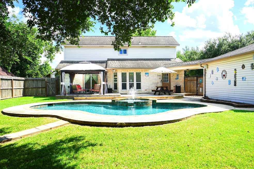 1810 Eagles Cove, Friendswood, TX 77546 - photo 1