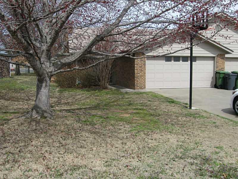 903 W Linden St, Rogers, AR 72756 - photo 1