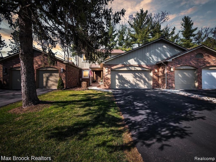 5588 N Adams Way, Bloomfield Hills, MI 48302 - photo 1